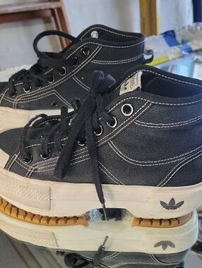Womens 6 Adidas Nizza Trek shoes in a black and white.  Very Cool.